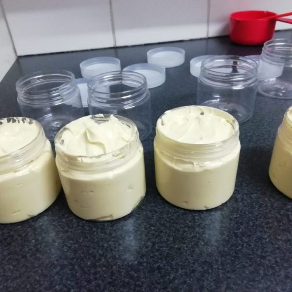 Learn to make your own natural cosmetics! ✨👄